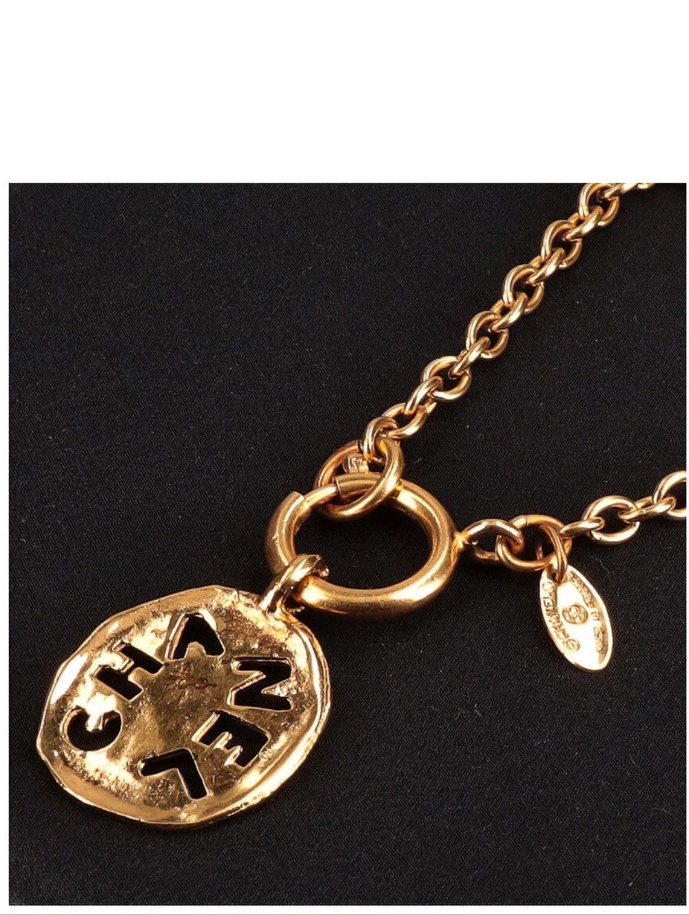 VINTAGE CHANEL 1986-1994 LOGO CUT OUT CHOKER NECKLACE - Picture 4 of 9